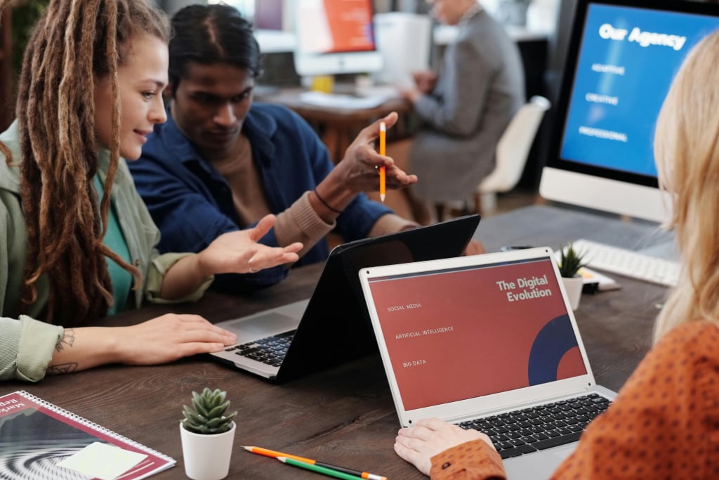 Achieving Digital Transformation Success for SMEs through Effective HRIS and Change Management